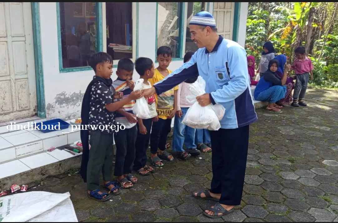 SD Negeri Purbowono Membagikan 4 Ekor Daging Kurban untuk Siswa dan Masyarakat Sekitar Sekolah