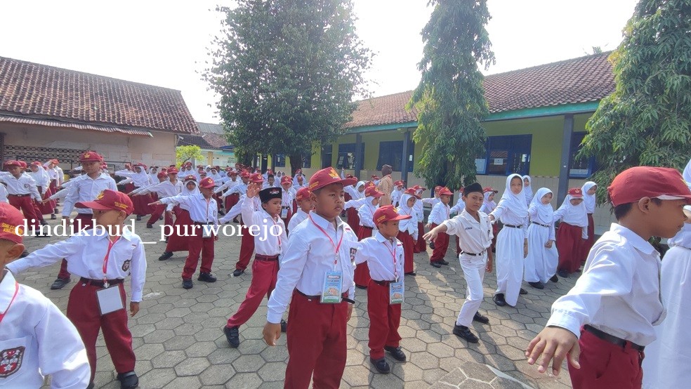 MPLS Ramah SD N 1 Lugosobo Hari Kedua, Bersama Mengenal Lingkungan Sekolah