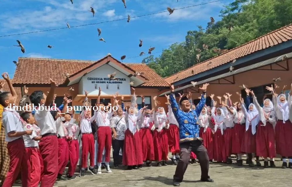AKHIRUSSANAH PERPISAHAN DAN PELEPASAN SISWA DAN SISWI KELAS VI