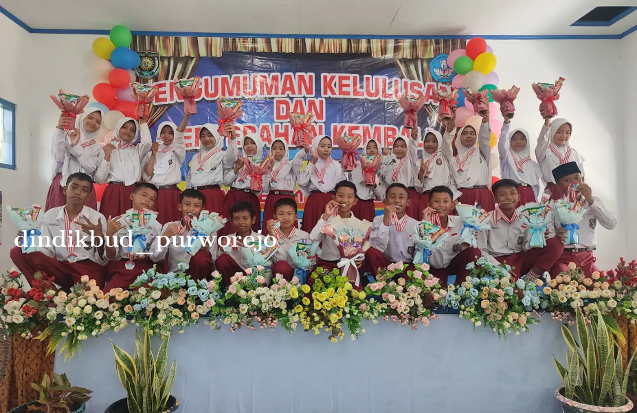 Gegap Gempita Pengumuman Kelulusan dan Penyerahan Kembali Siswa Siswi Kelas VI SD Negeri 1 Lugosobo