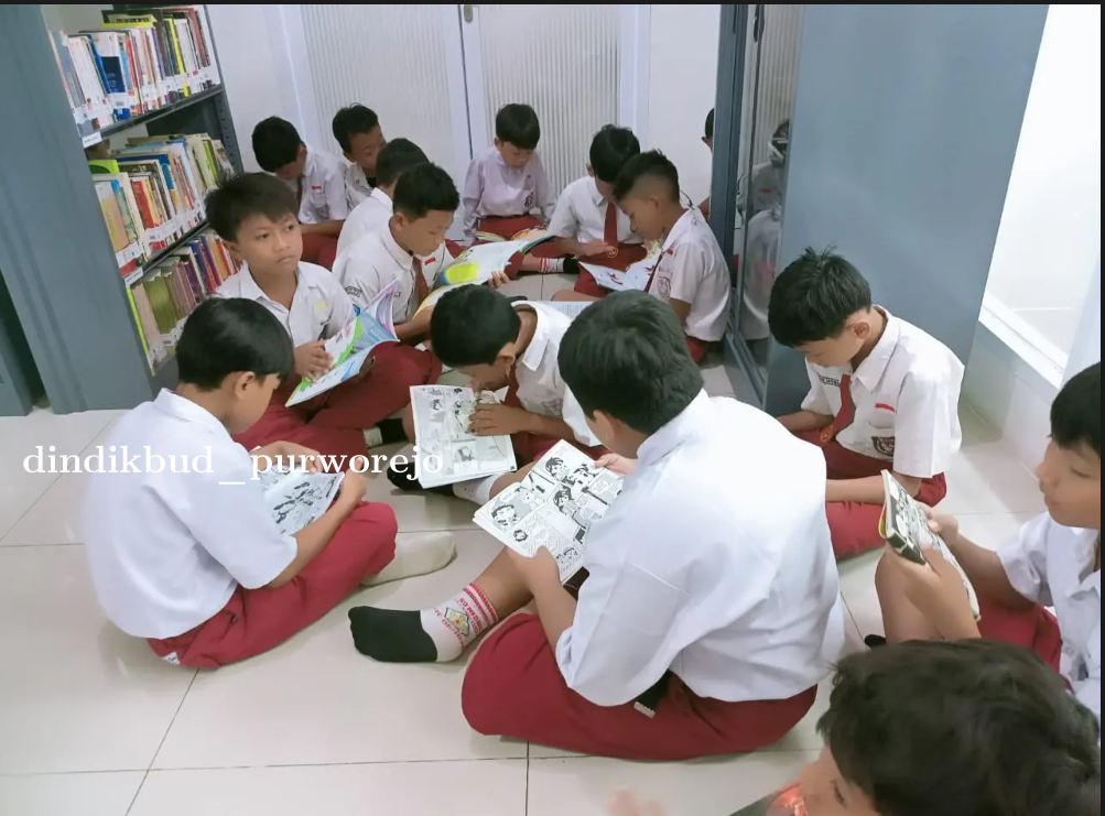 Siswa siswi SD Negeri Wolojurutengah mengunjungi Perpustakan Daerah Kab Purworejo